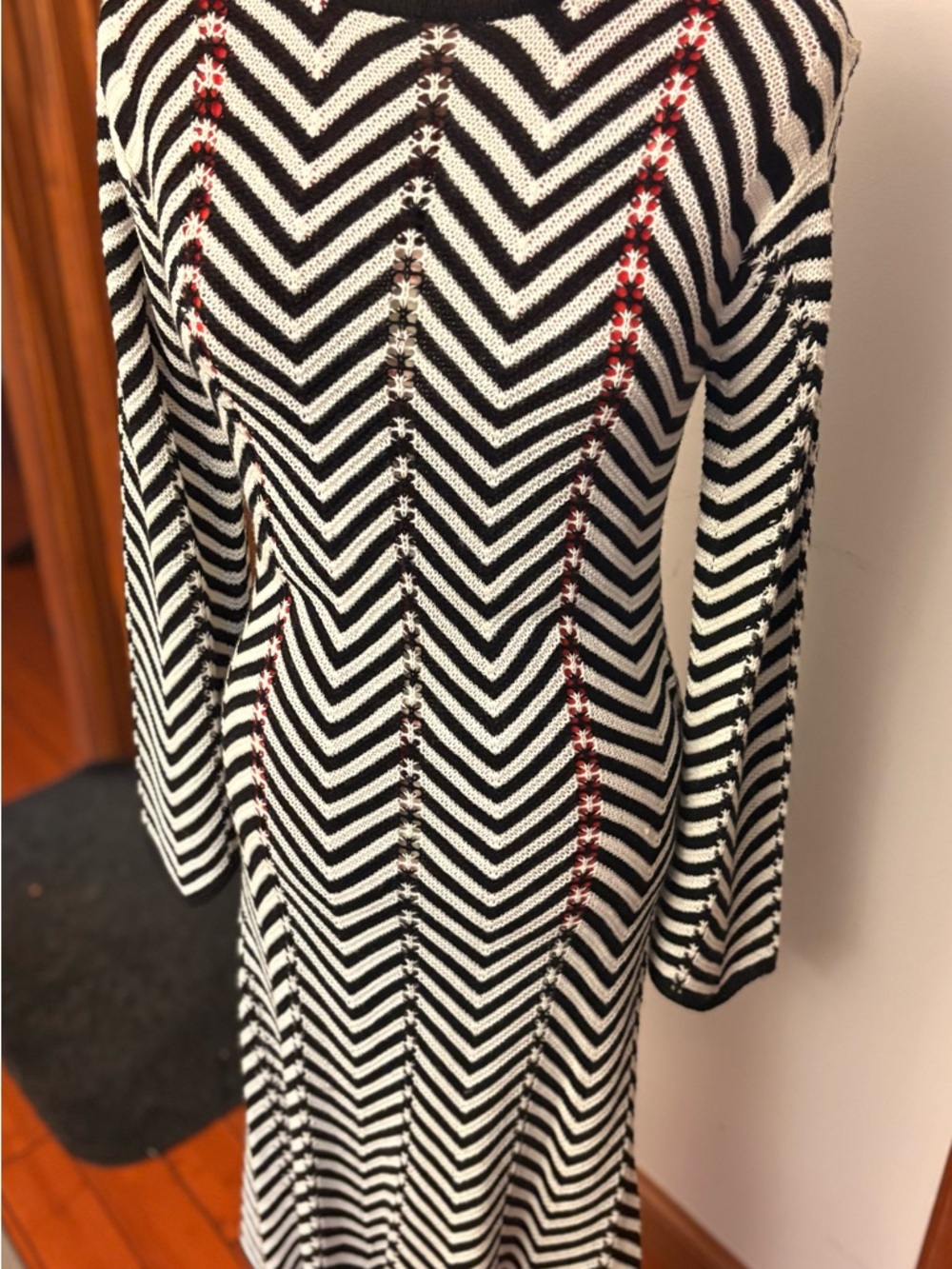 Long Sleeve Chevron Knit Dress in Black and White